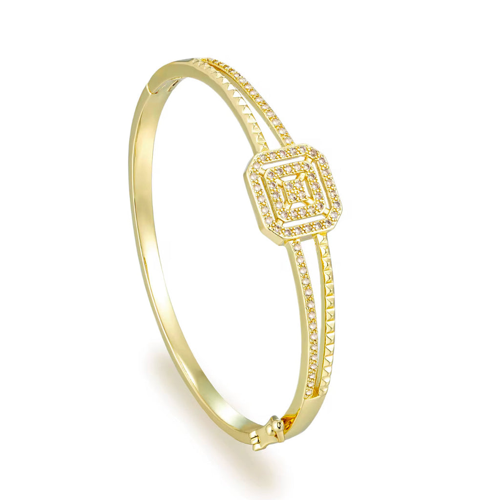 Conjunto de Pulsera, Collar y Anillo de Latón en Oro de 14K con Circón Cuadrado